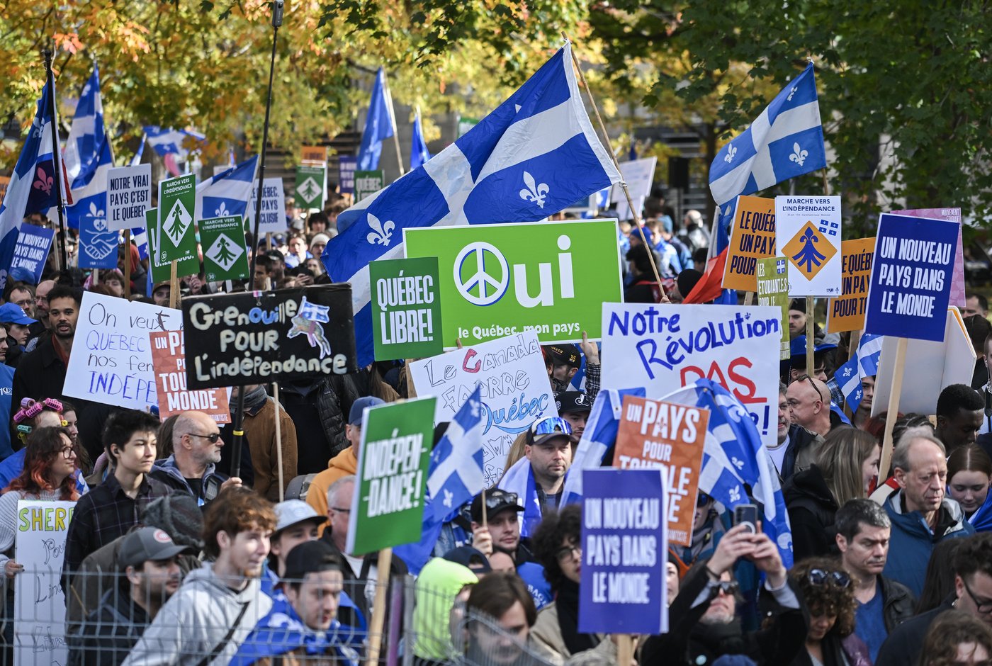 Plusieurs centaines de personnes marchent pour l'indépendance du Québec