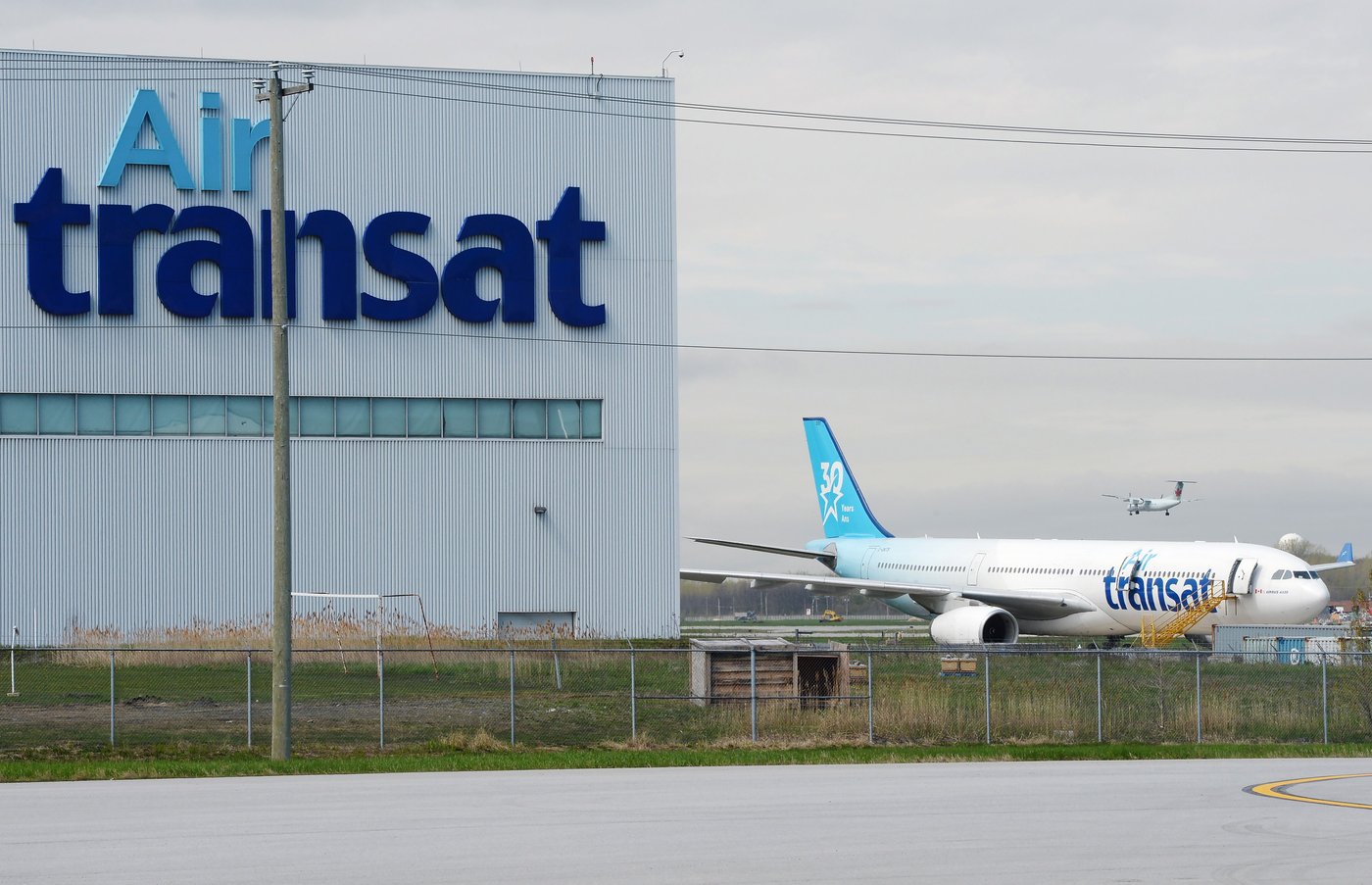 Air Transat annule certains vols à Montréal à la veille de la grève des pilotes