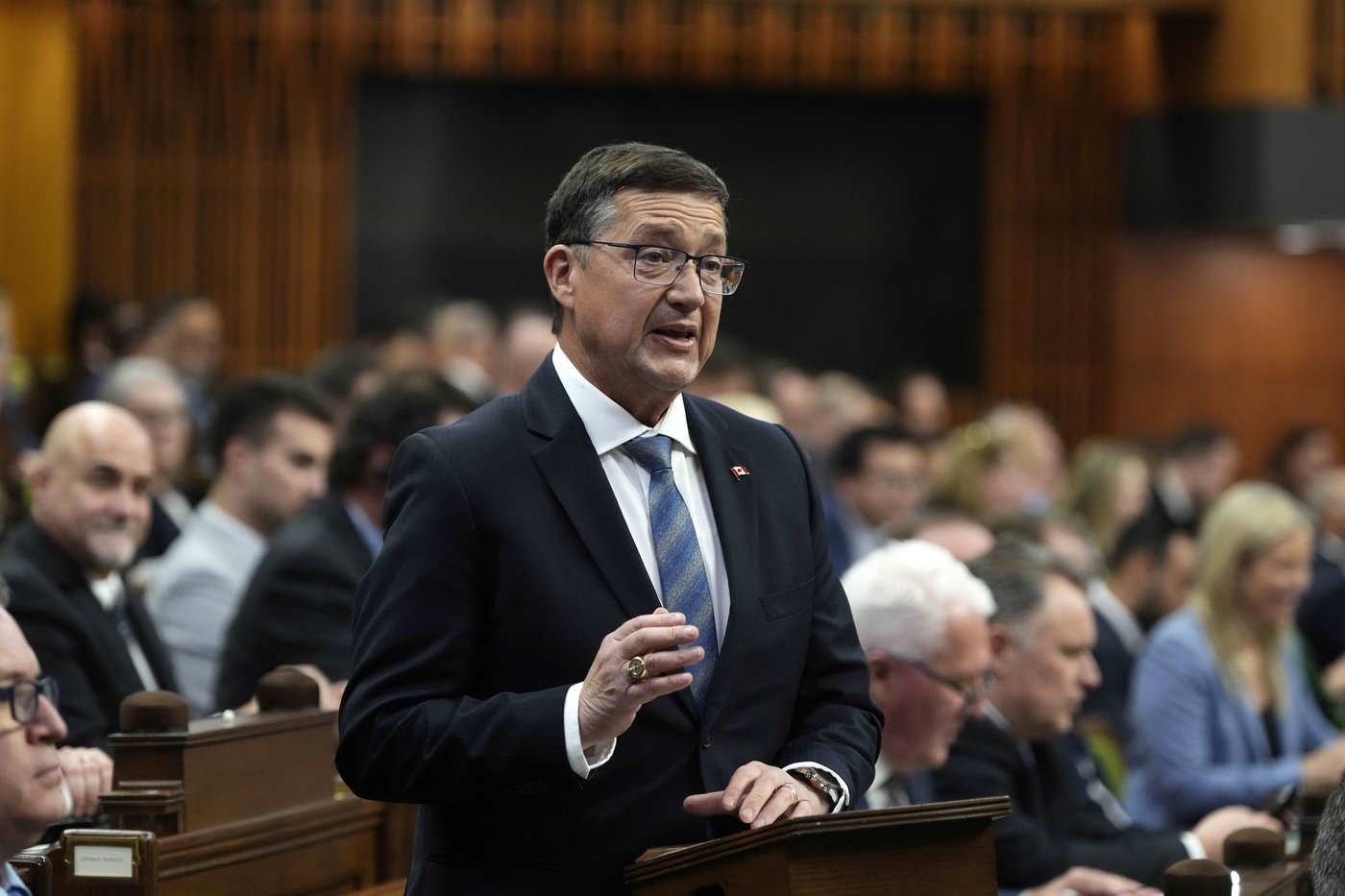 Les libéraux critiqués pour leur décision de mener des débats de comité en huis clos