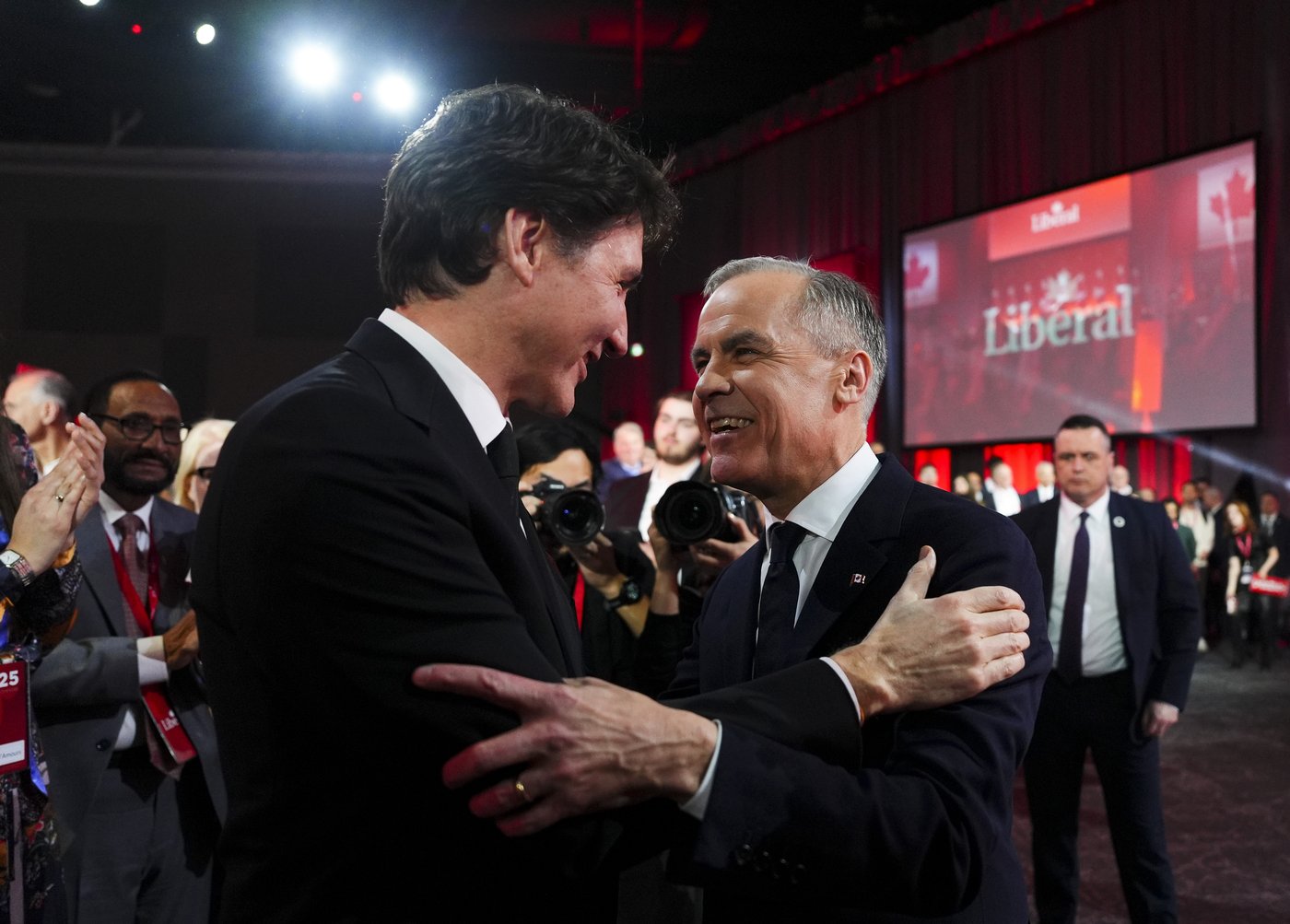 Mark Carney fait sa place au gouvernement et offre un contraste avec Justin Trudeau