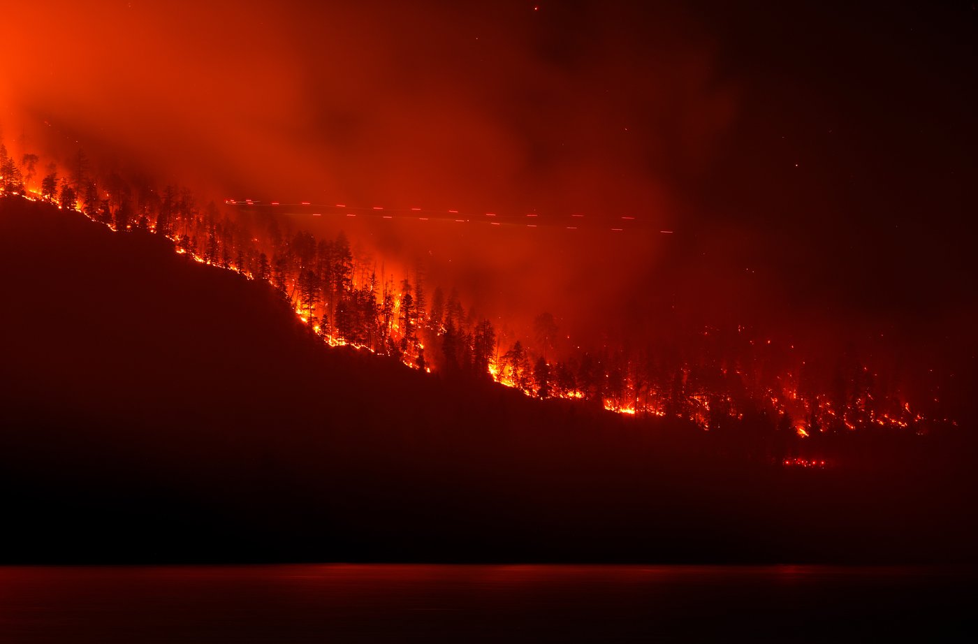 C.B.: l'incendie de Quilpituk Creek maîtrisé, celui de Summerland fait toujours rage