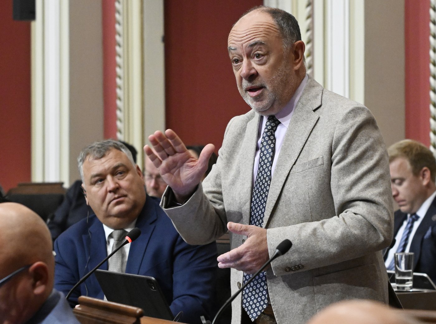 Ralentissement du DSN: Christian Dubé promet de sévir contre les médecins