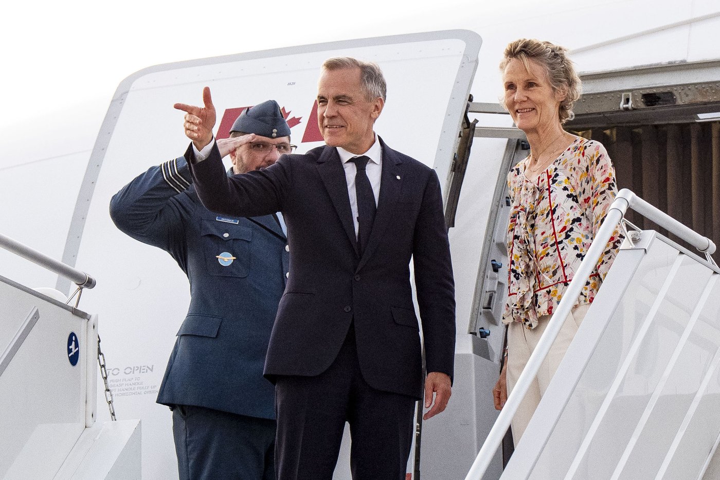 Mark Carney est arrivé à Paris, où il rencontrera Emmanuel Macron plus tard vendredi
