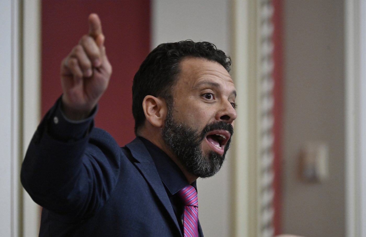 Constitution: le solidaire Haroun Bouazzi accuse le projet d’être «assimilationniste»