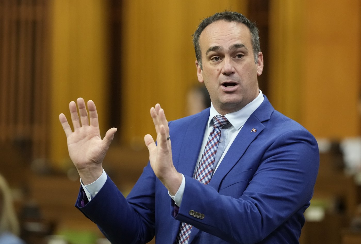 Un député exhorte les Canadiens à remplir le questionnaire du recensement