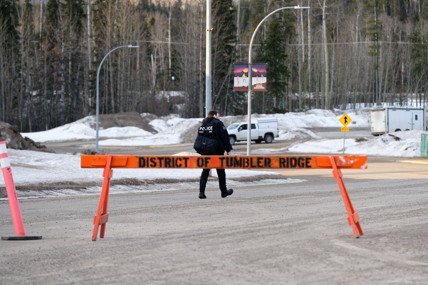 Des policiers «héroïques» ont sauvé des vies à Tumbler Ridge, selon David Eby