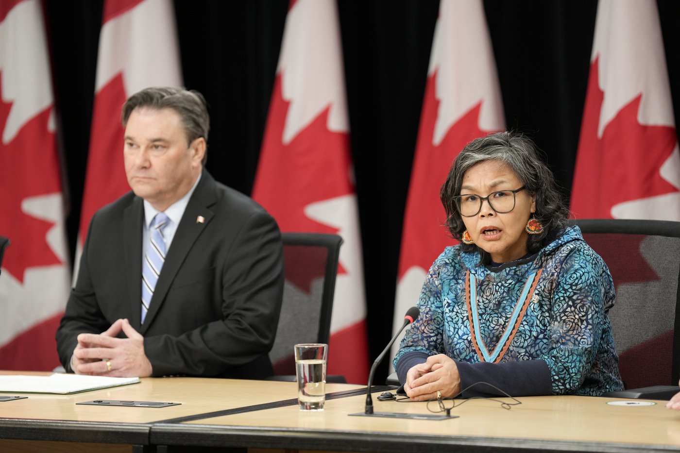 Le passage d'Idlout au camp libéral rapproche Carney de la majorité