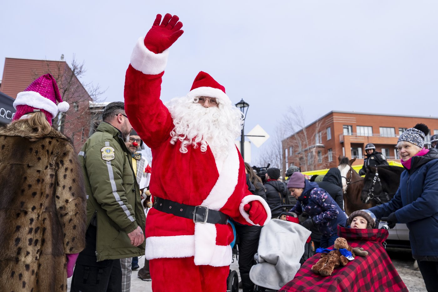 Le père Noël autorisé à voyager la veille de Noël, selon le ministre des Transports