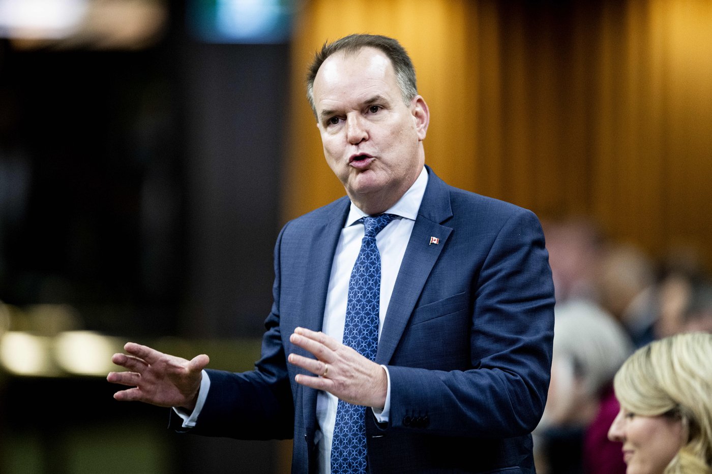 «Je ne sais pas si négociation est le mot», dit MacKinnon à propos du budget