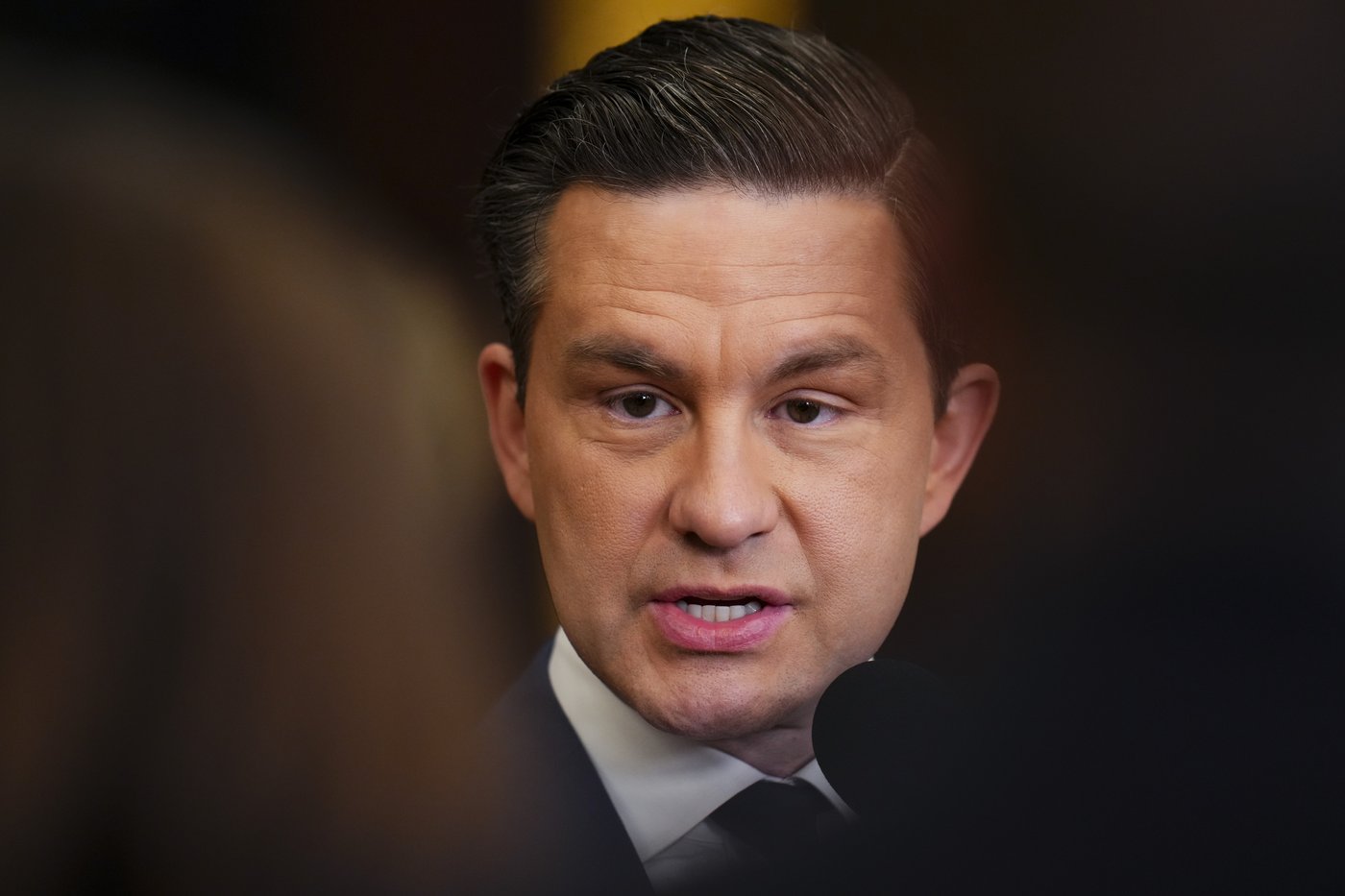 Oléoducs: Poilievre veut que Carney permette des mises en chantier d'ici au 14 mars