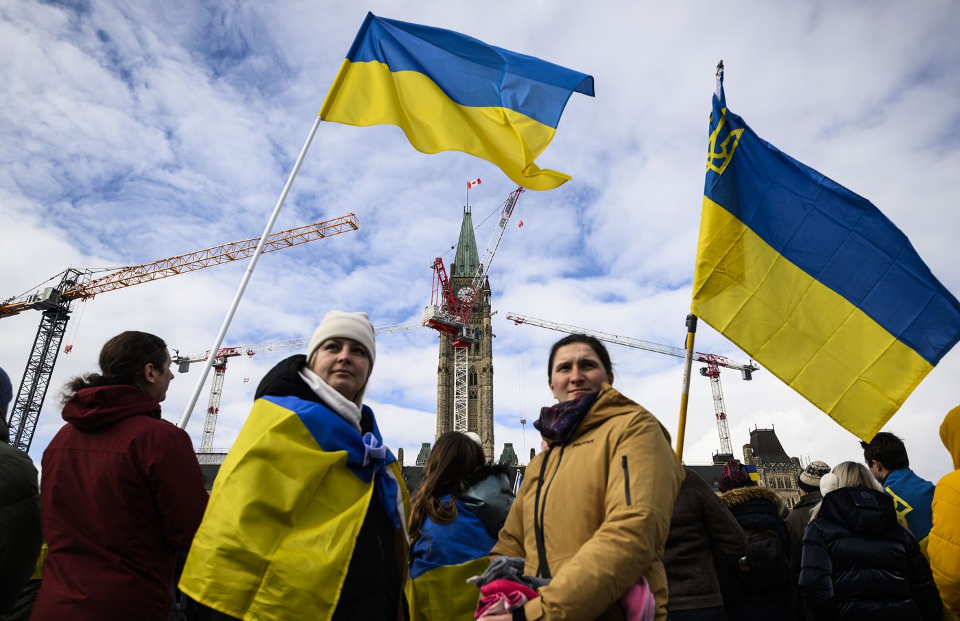 Les Ukrainiens déplacés par la guerre demandent une voie vers la résidence permanente