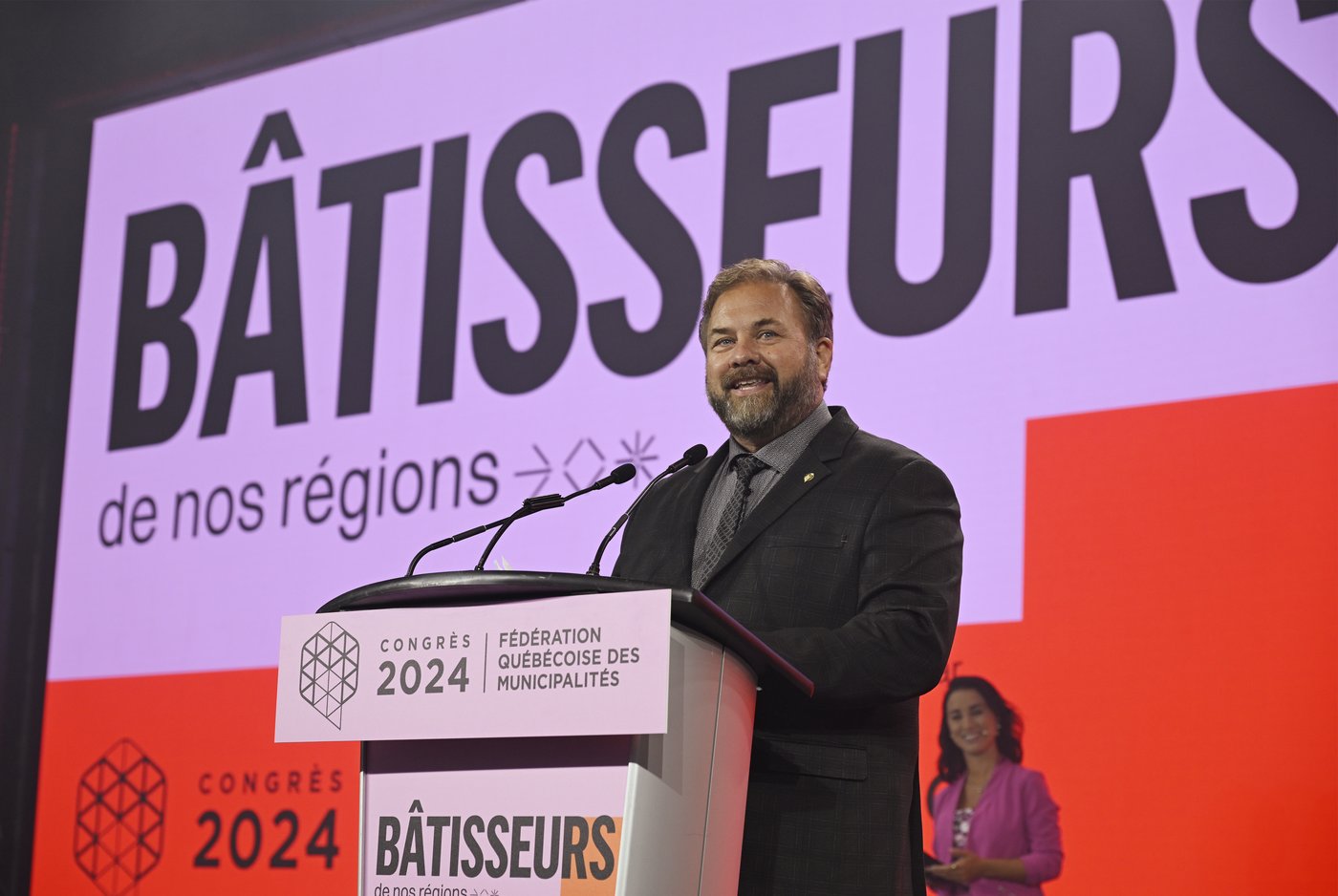 Pour survivre, les régions ont besoin de plus d'immigrants, plaide la FQM