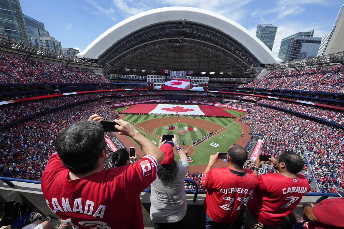 La croissance démographique a ralenti au deuxième trimestre au Canada