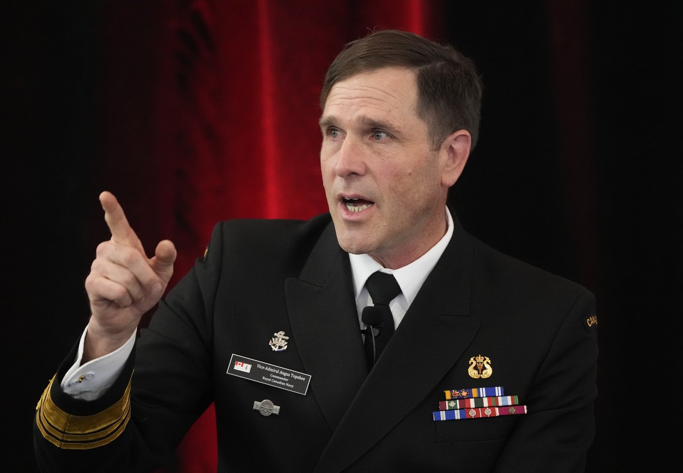 La Marine insiste pour que le Canada achète des sous-marins sans modifications
