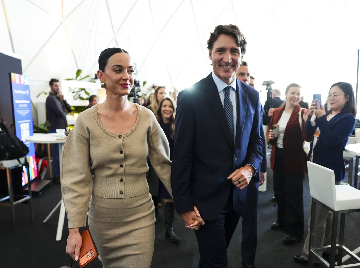 Justin Trudeau et Katy Perry font une apparition au Forum économique mondial à Davos