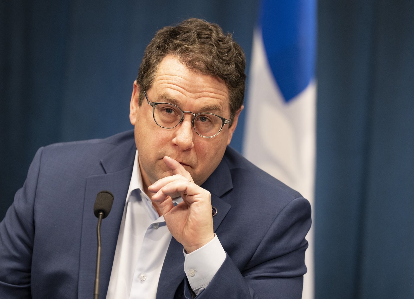 Éducation: encore près de 5000 postes à combler, indique Drainville
