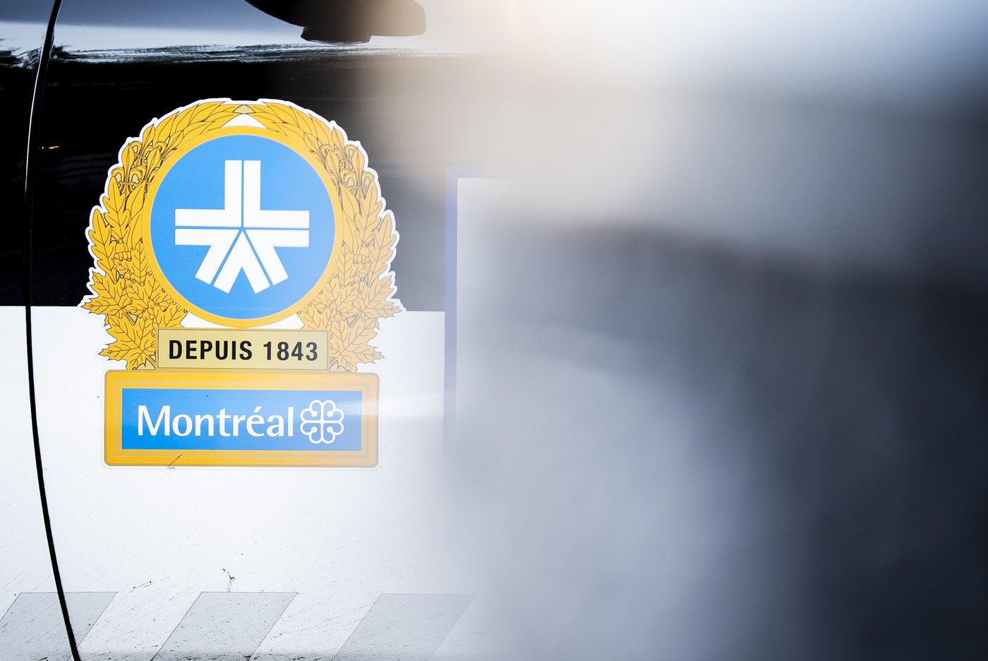 Un homme dans la vingtaine qui a été atteint par balle lutte pour sa vie à Montréal