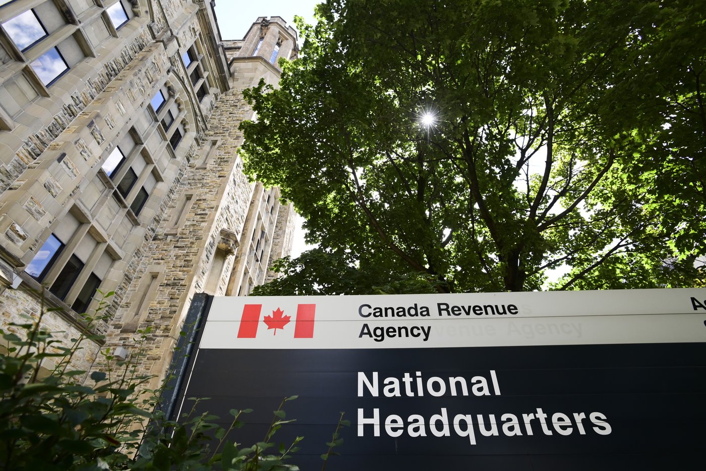Un agent de l'ARC arrêté à Vancouver pour usurpation d'identité