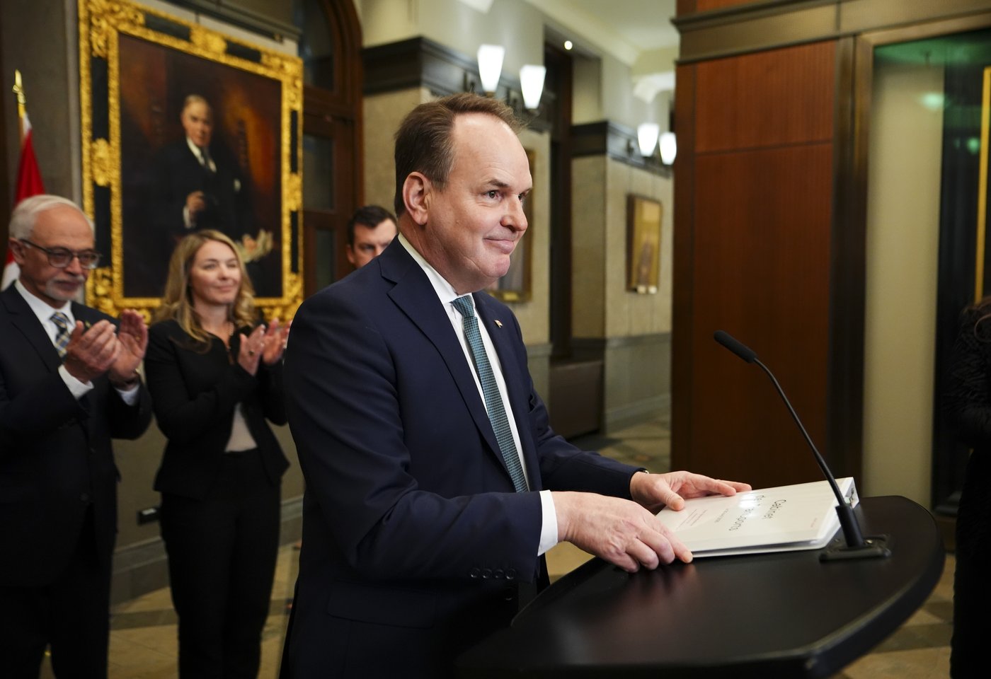 MacKinnon défend la décision des libéraux de prendre le contrôle des comités
