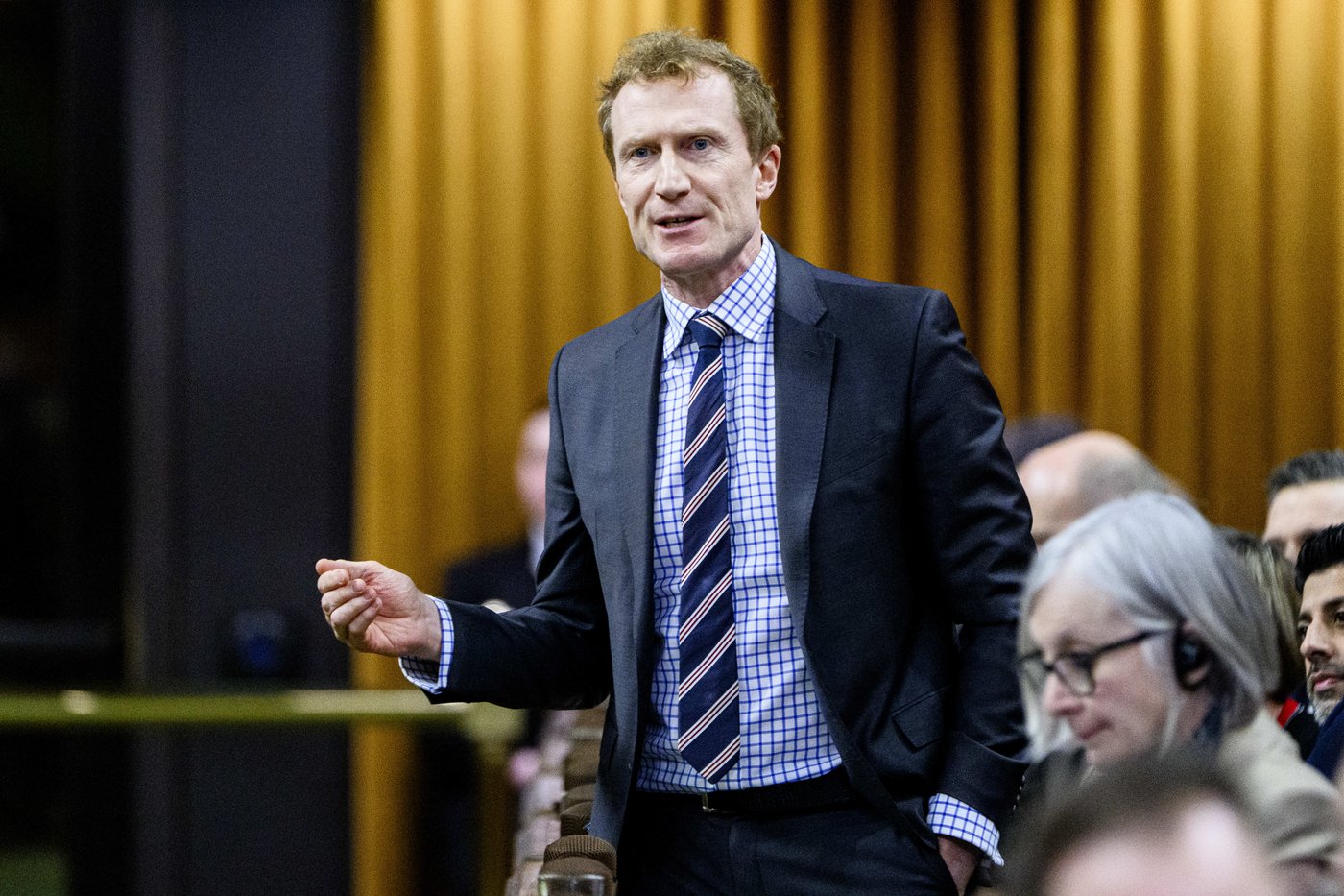 Un «débat approfondi» s'impose sur les systèmes d'IA et les médias, selon Marc Miller