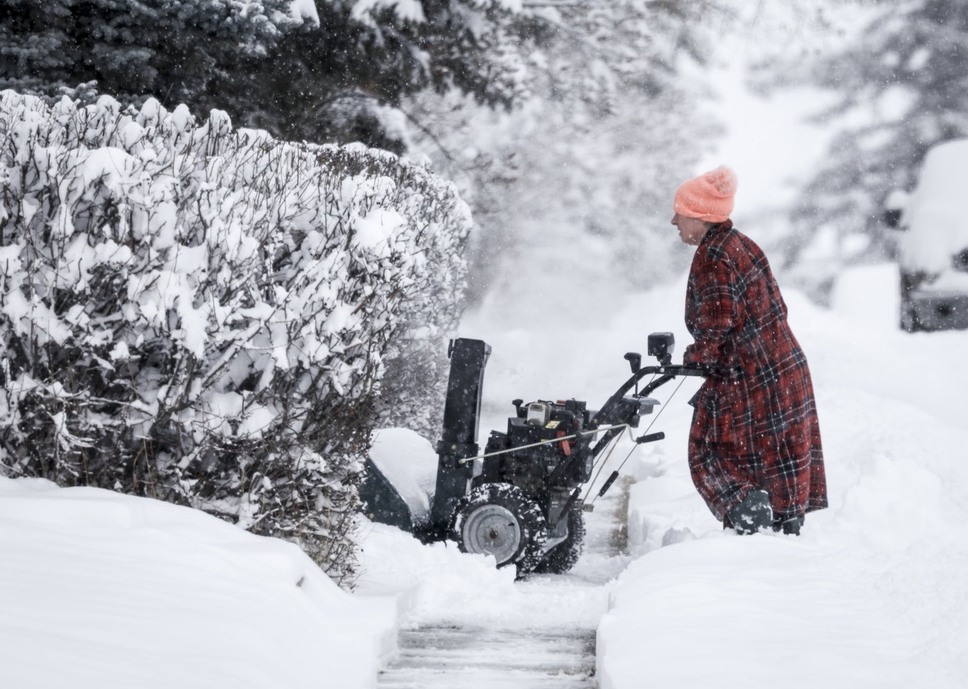 Froid intense dans l'Ouest, pluie verglaçante en Ontario et tempêtes dans l'Est