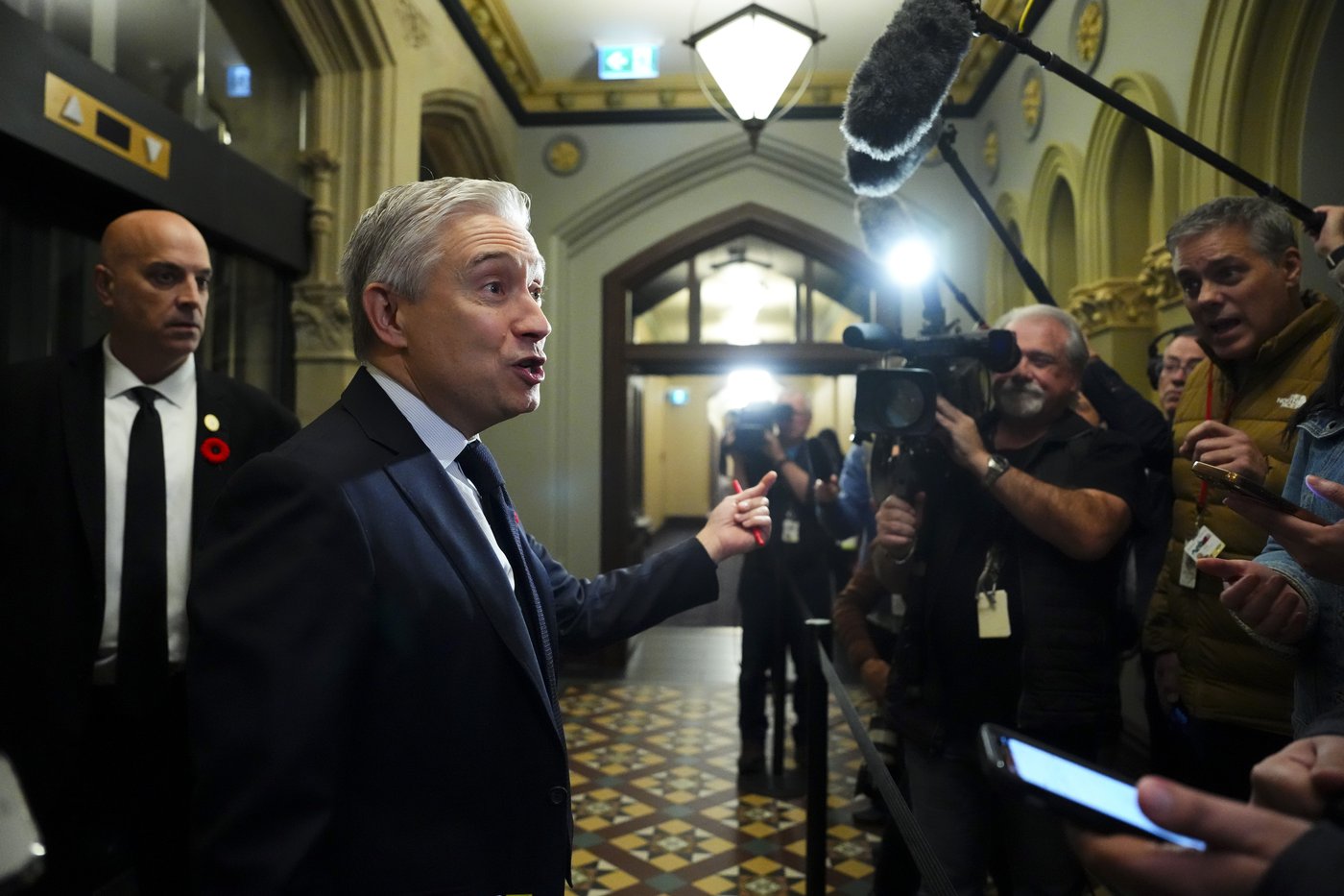 Le gouvernement fédéral veut éliminer 40 000 emplois dans la fonction publique