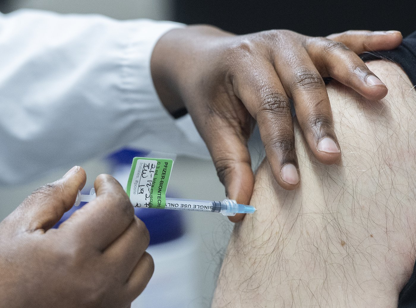 Le vaccin contre la COVID-19 deviendra payant pour la population générale du Québec