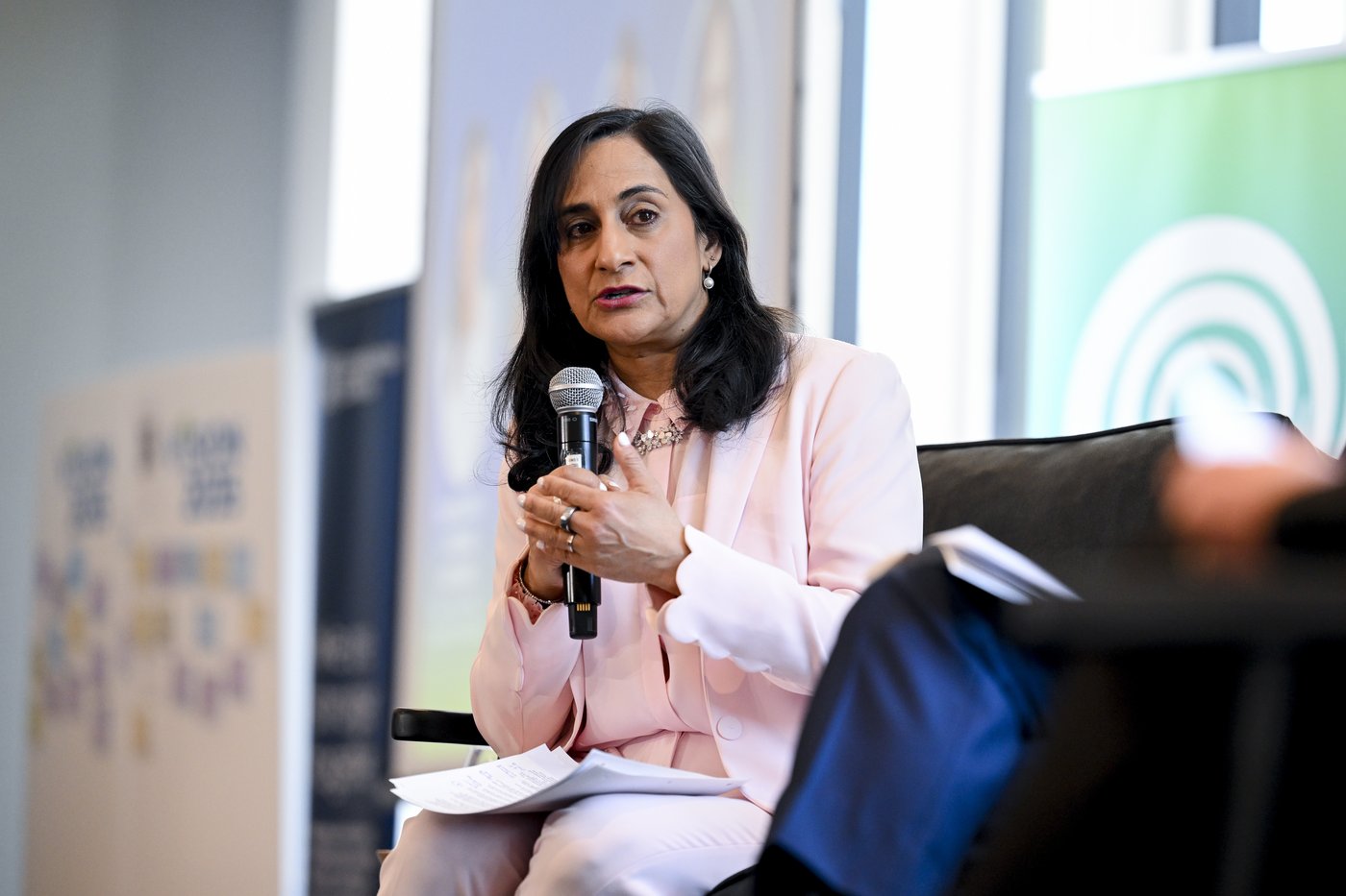 Anand affirme que l'approche diplomatique du Canada est compatible avec ses valeurs