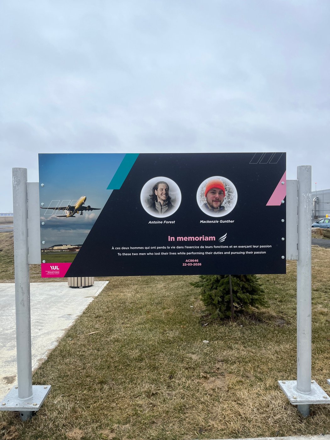 Un mémorial est érigé en hommage aux pilotes d'Air Canada décédés à LaGuardia