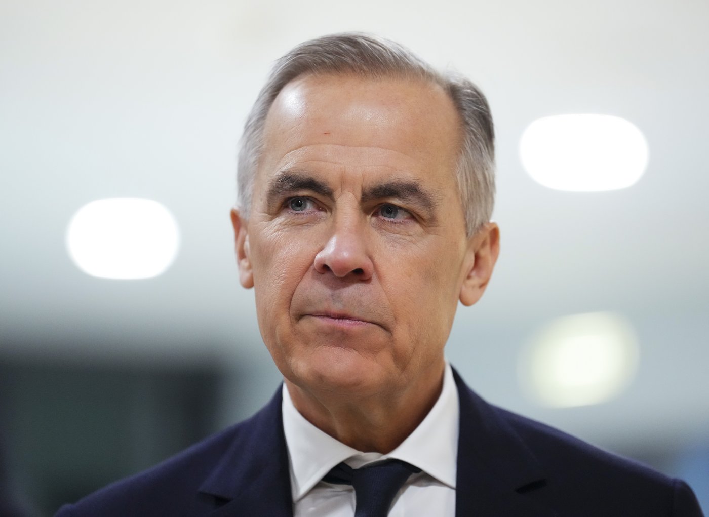 Mark Carney conclut sa tournée mondiale par des rencontres en Suisse