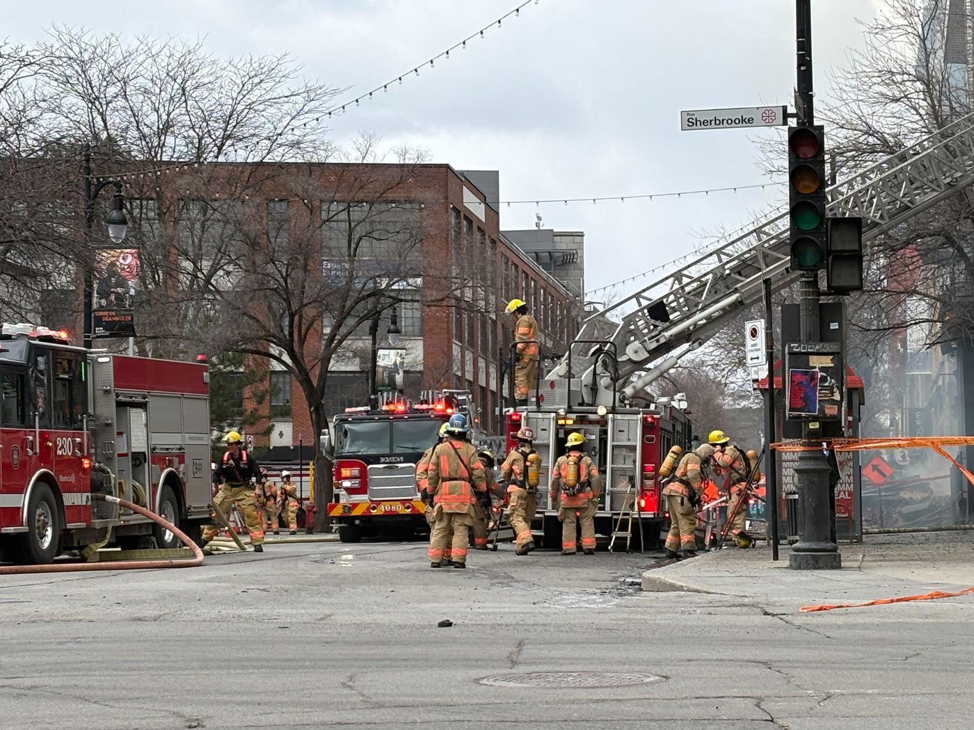 Un incendie sur le boulevard Saint-Laurent au centre-ville de Montréal