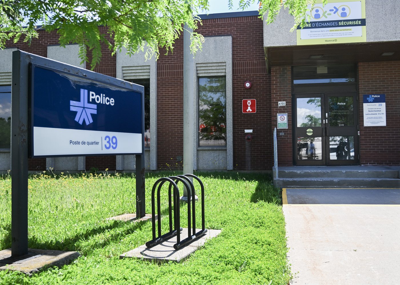 La population doit signaler les actes de racisme commis par des policiers, dit Black