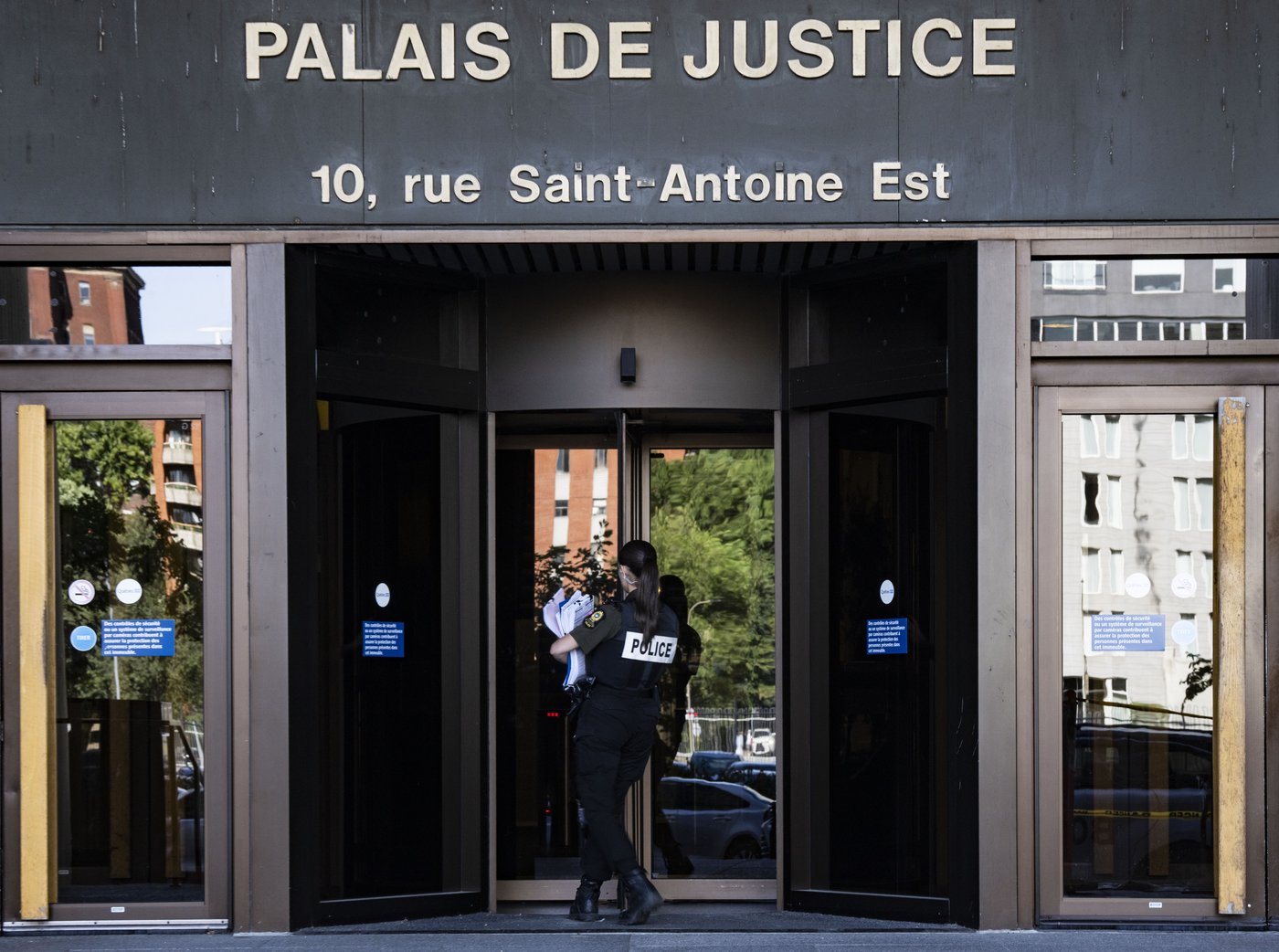 Une enseignante conteste en cour une politique scolaire sur l'identité de genre
