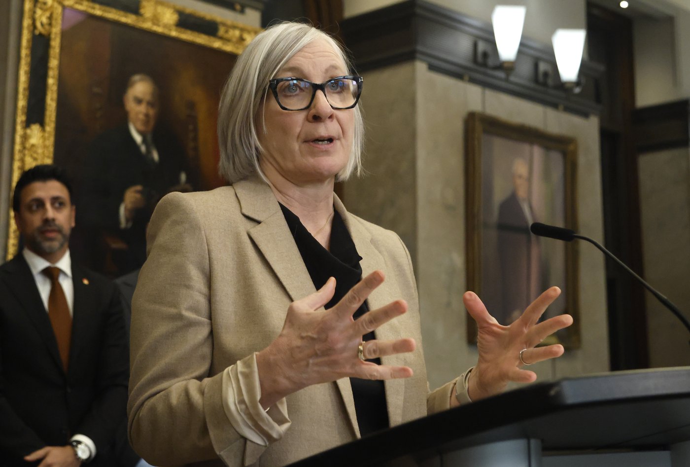 Conflits de travail dans les secteurs d'activité essentiels sous la loupe d'Ottawa