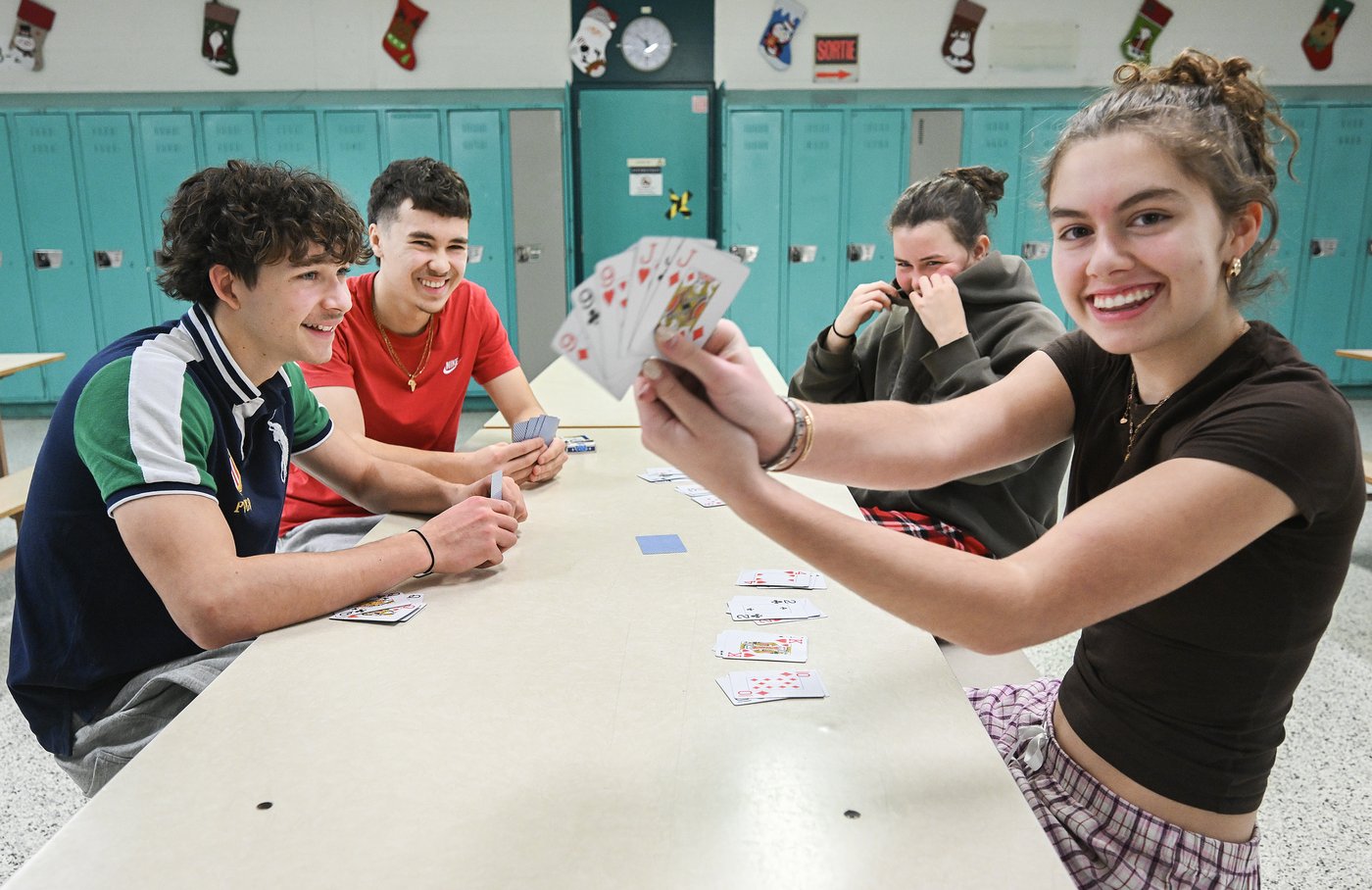 Quatre mois après l'interdiction des téléphones à l'école: l'impact «est majeur»