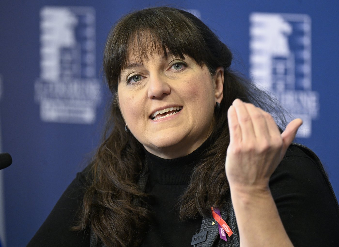 Rentrée parlementaire à Québec: des syndicats réclament la suspension des travaux