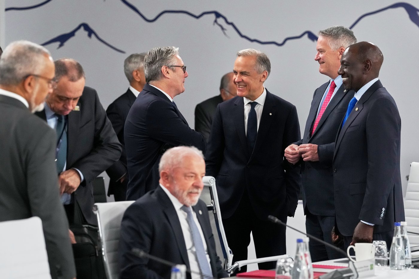 Carney fait ses adieux à son proche allié et «ami» Keir Starmer