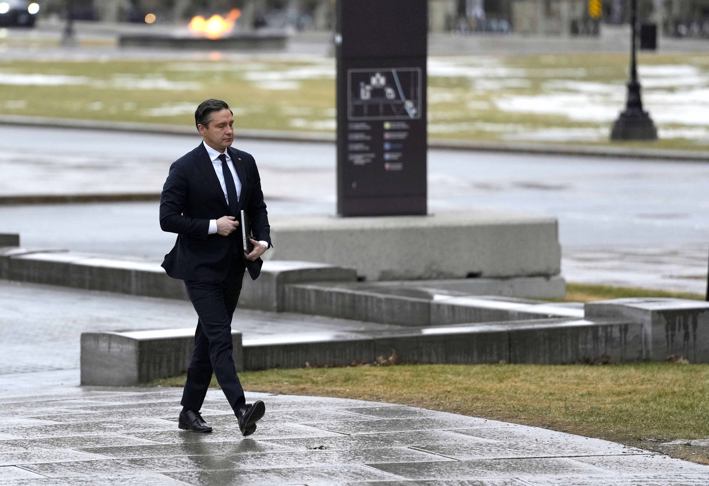 Pierre Poilievre s'apprête à se rendre aux États-Unis, sans passer par Washington