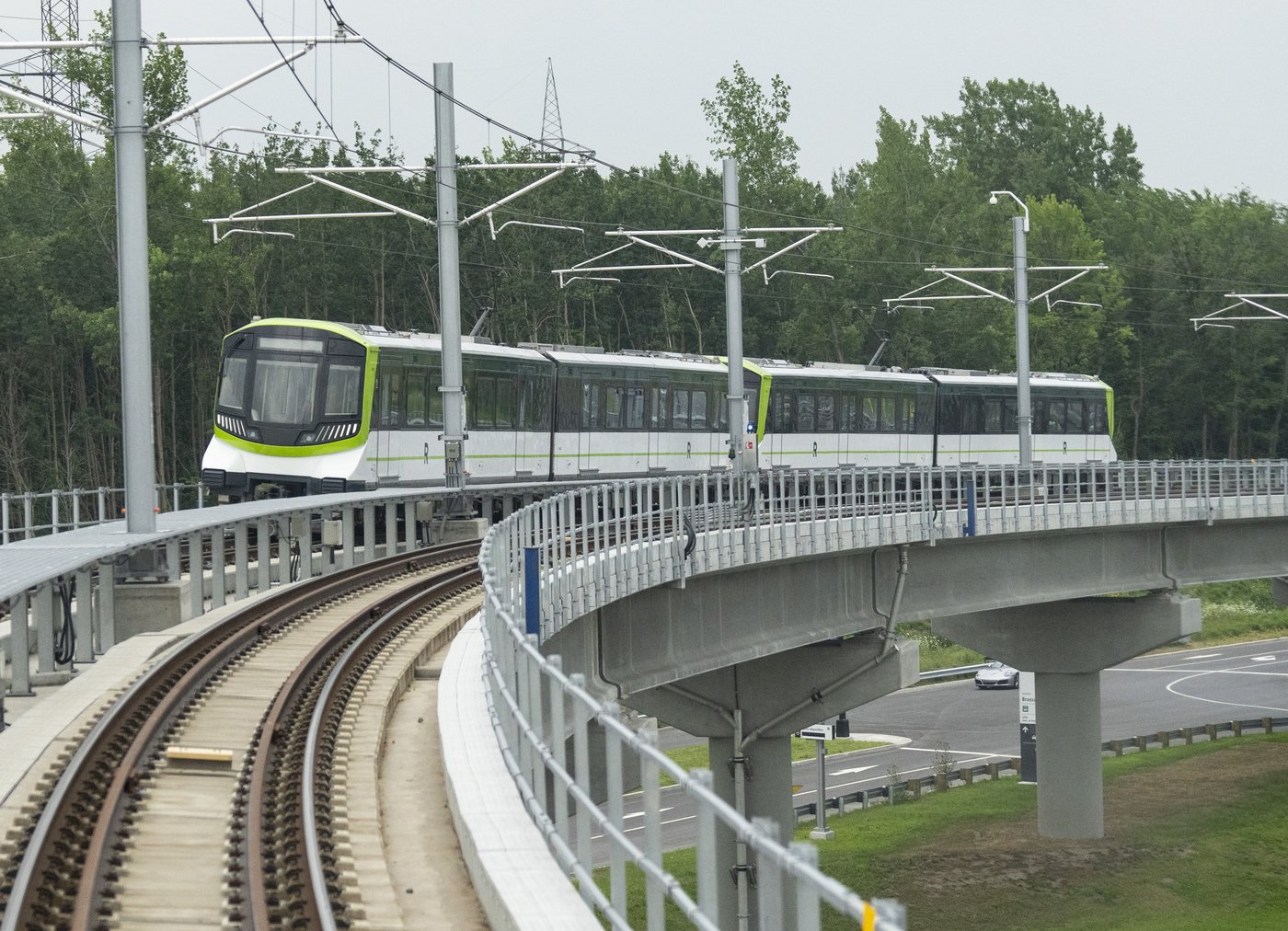 Trois piétons téméraires heurtés par un train du REM: un mort et deux blessés graves
