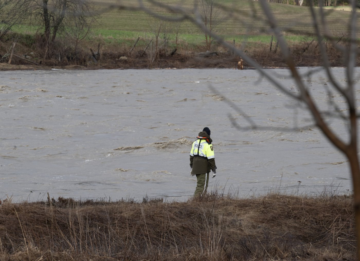 Les recherches ont repris pour trouver un homme qui est tombé à l'eau en Beauce