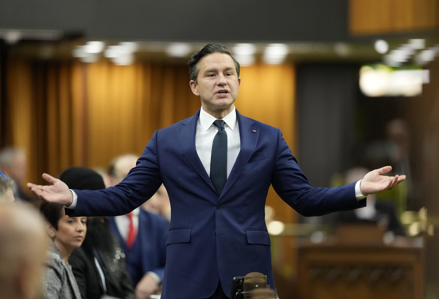 Crise au Venezuela: Pierre Poilievre demande l'approbation immédiate d'un pipeline