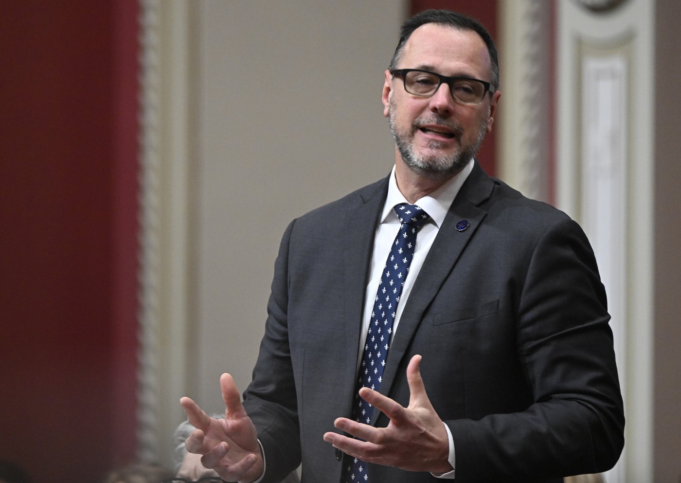 Le ministre Roberge dépose son projet de loi pour interdire les «brownies»