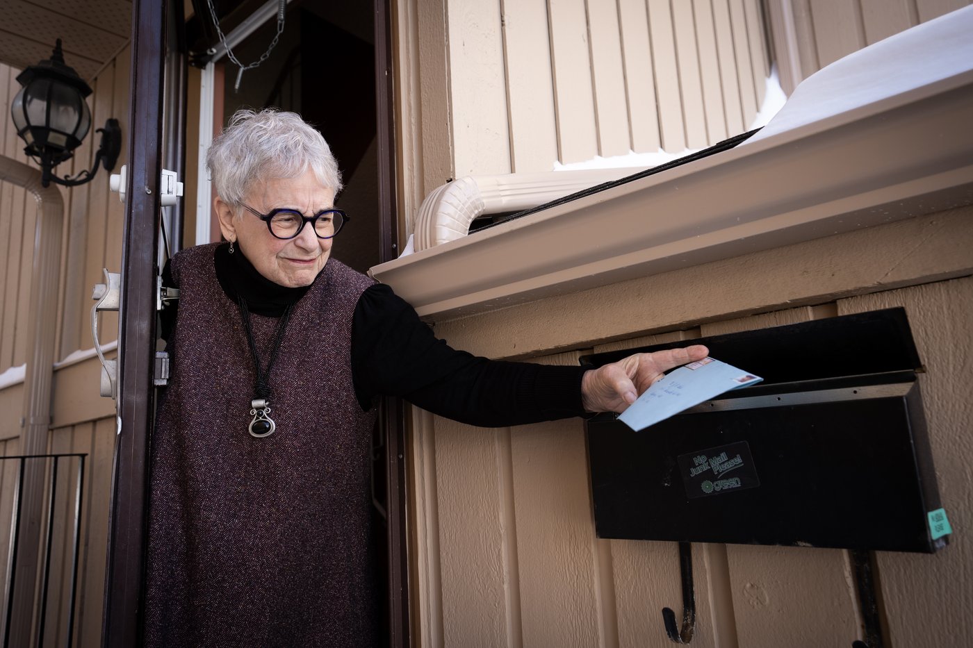 La fin de la distribution du courrier pourrait isoler les personnes âgées