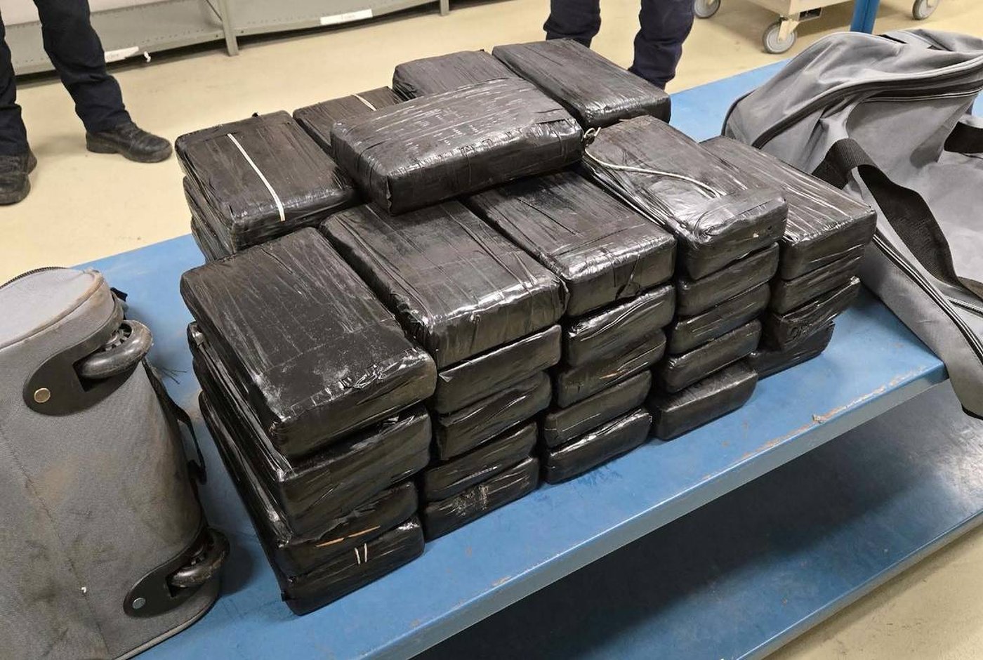 Deux présumés trafiquants sont interceptés avec 53 kilos de cocaïne à la frontière