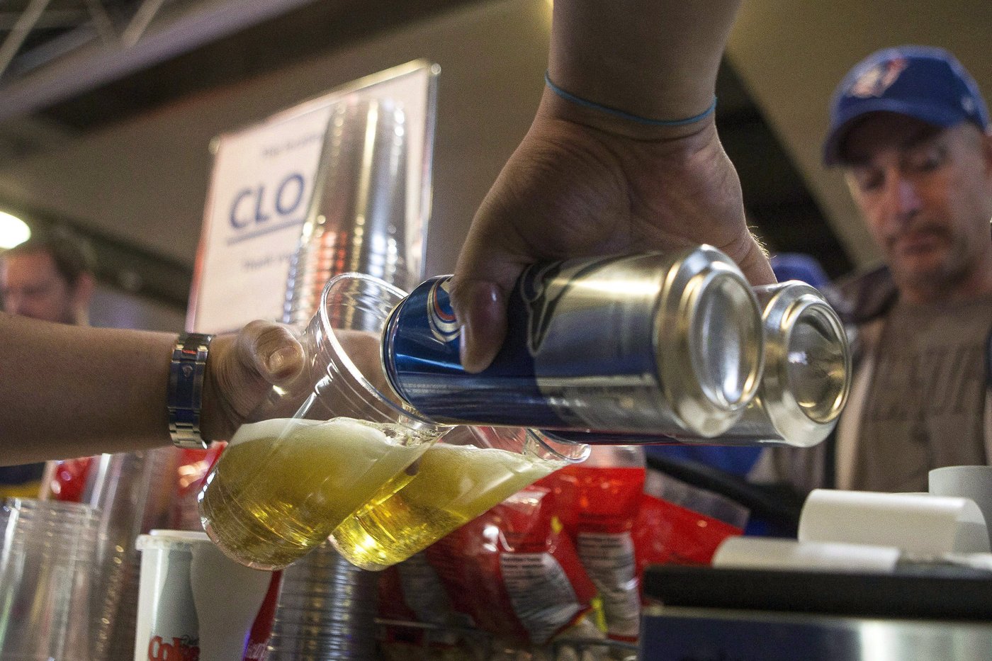 Ottawa prolonge de deux ans la limite de 2 % pour la hausse de la taxe sur l’alcool