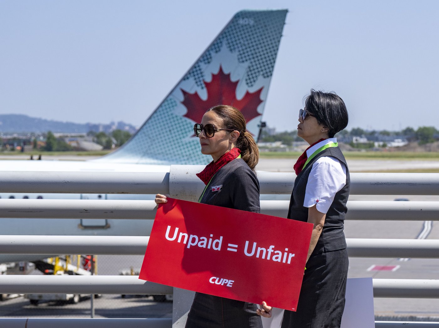 Les agents de bord d'Air Canada entament la dernière journée avant une possible grève