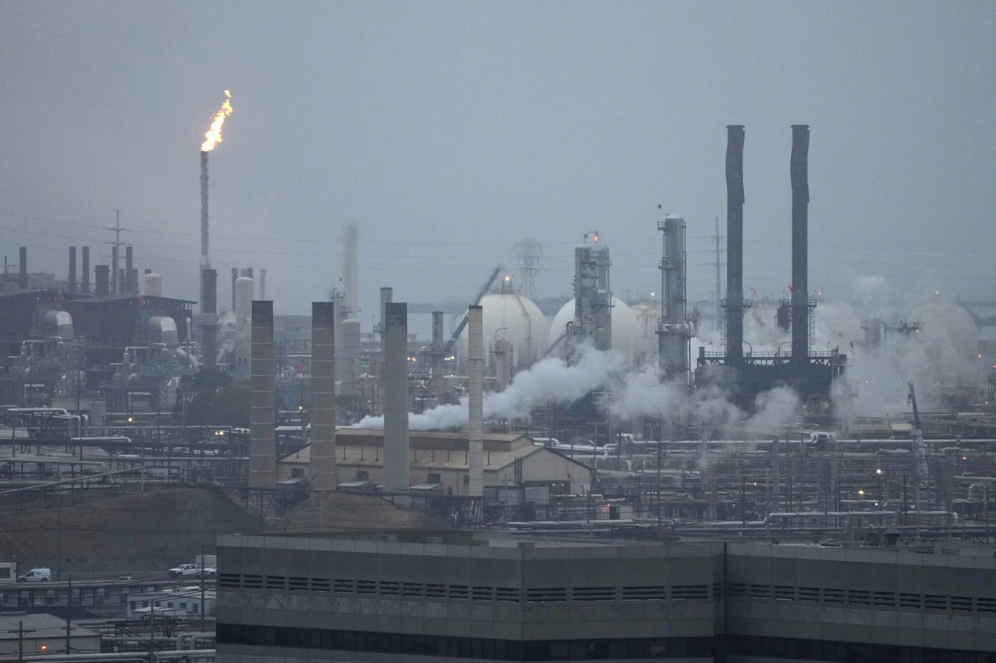 Six pétrolières feraient 3000 $ US de bénéfices par seconde, dénonce Oxfam