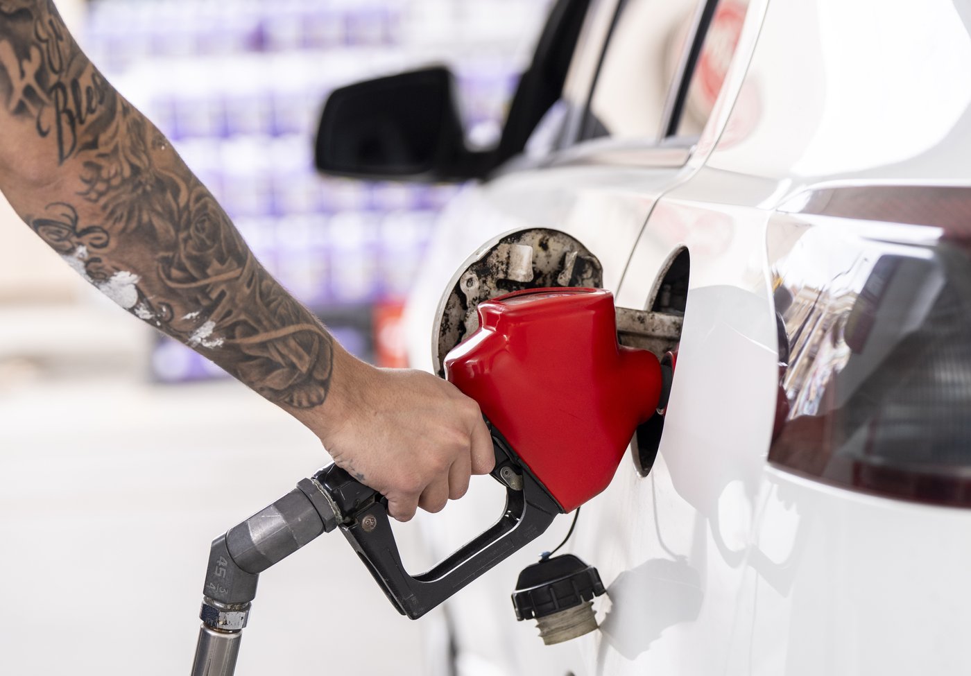 Le prix de l'essence devrait faire grimper l'inflation, prédisent des économistes