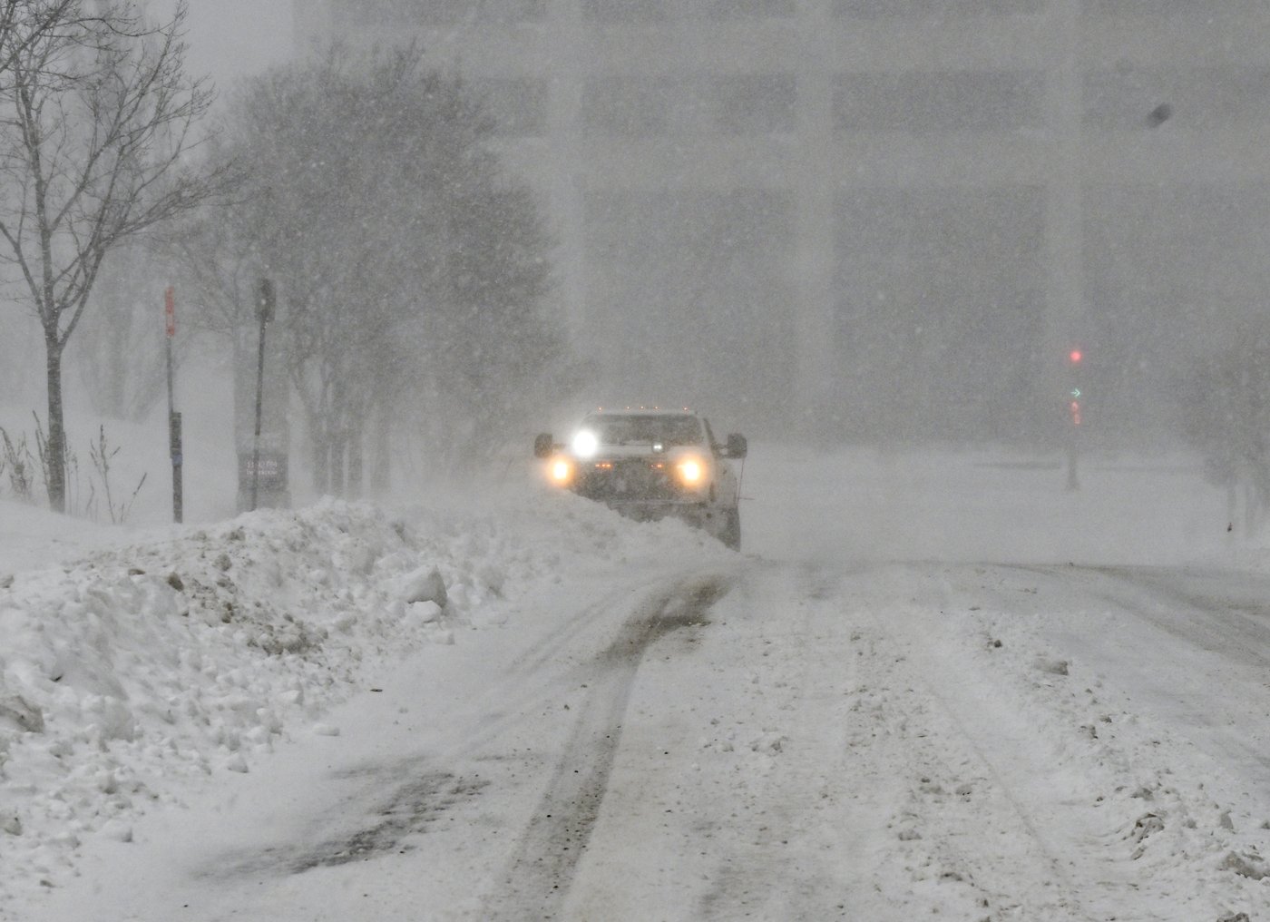 Une camionnette heurte un tracteur de déneigement à Saint-Rémi: un blessé grave