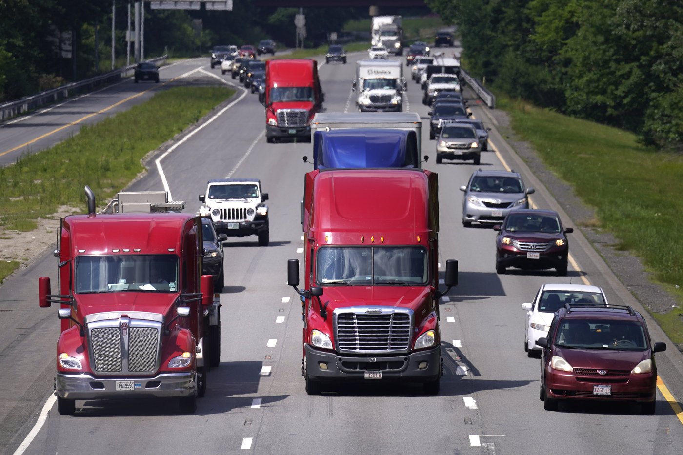 Des camionneurs se rassemblent pour réclamer un contrôle plus strict des règles